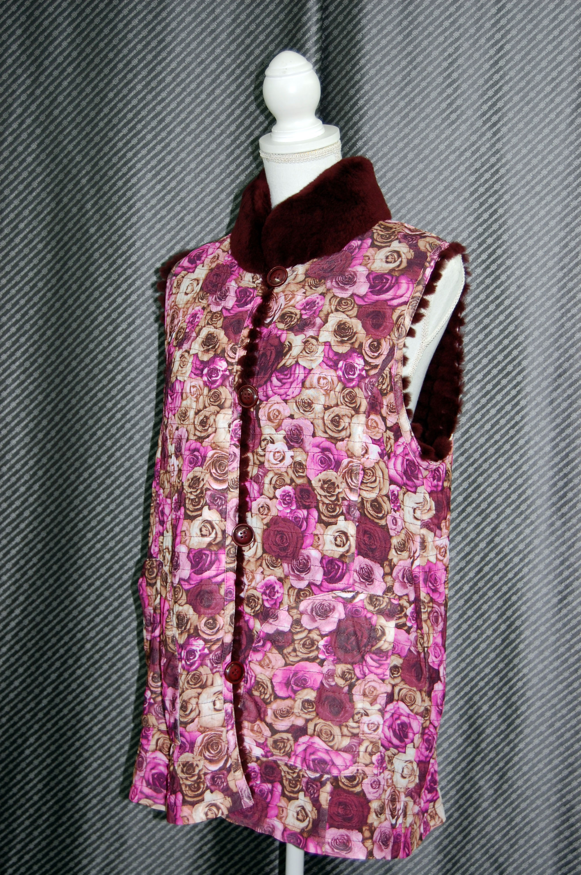 ヌートリアレイヤー　リバーシブルベストの画像