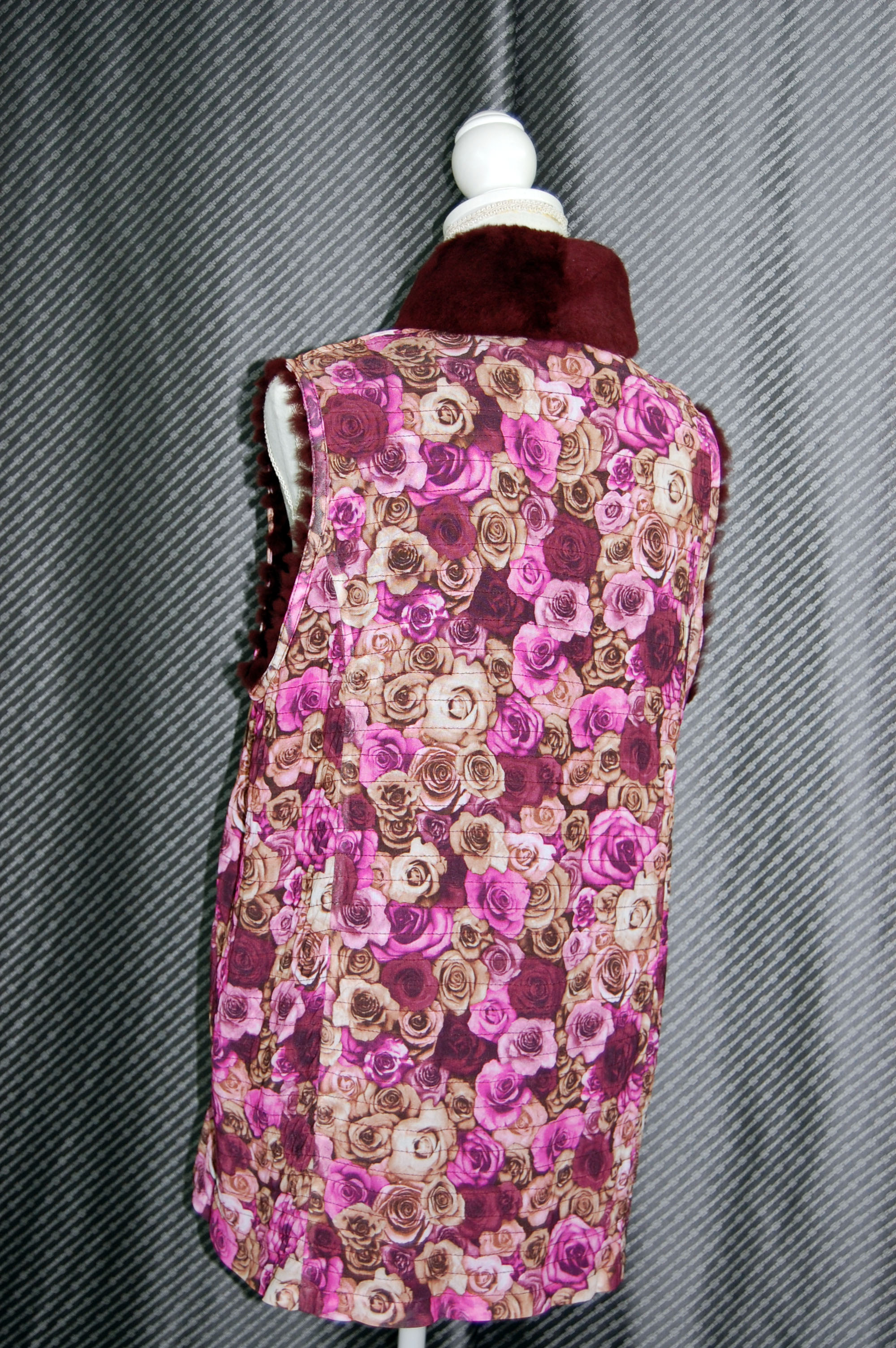 ヌートリアレイヤー　リバーシブルベストの画像