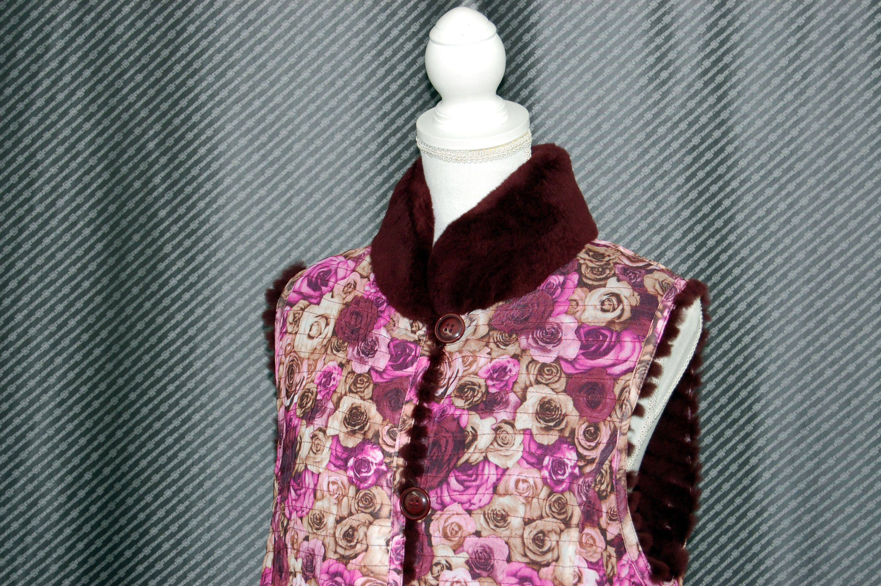 ヌートリアレイヤー　リバーシブルベストの画像