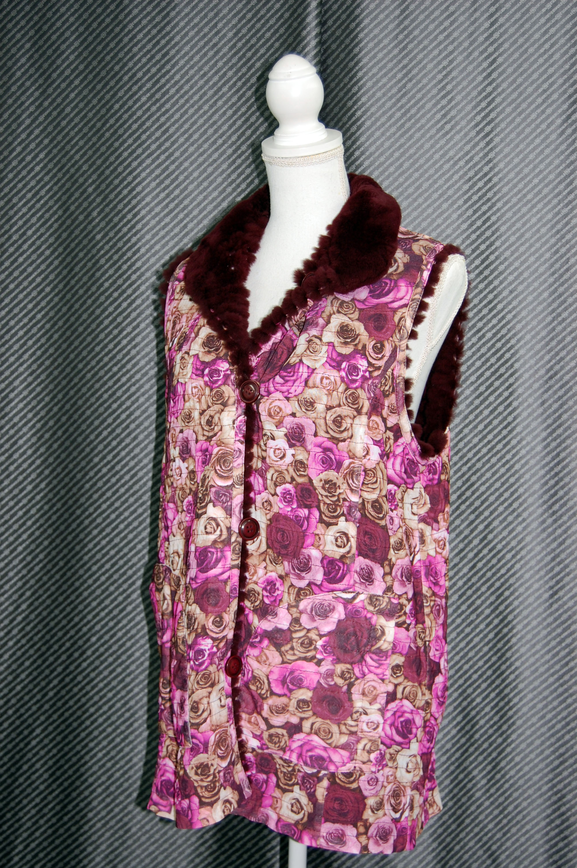 ヌートリアレイヤー　リバーシブルベストの画像