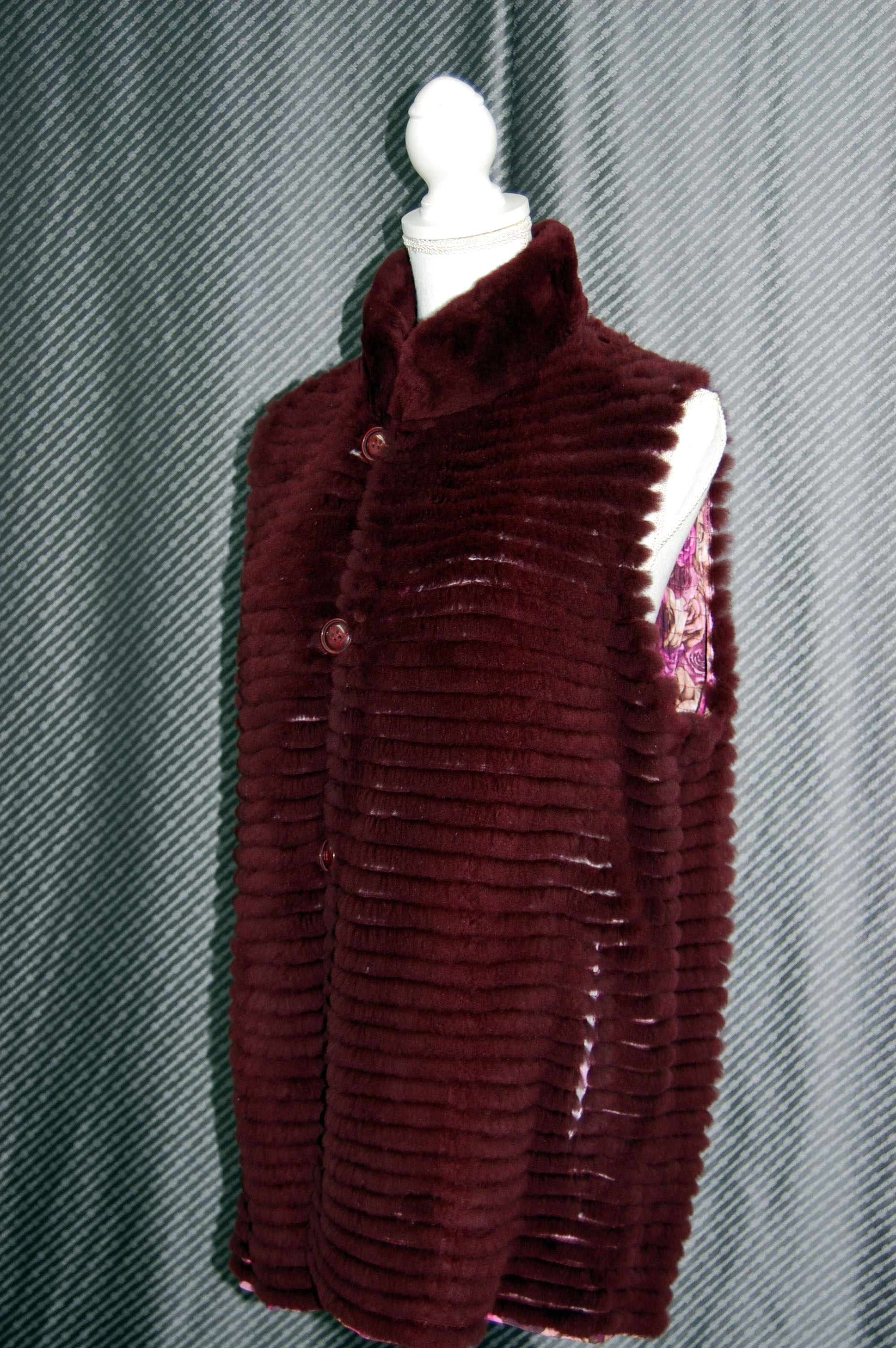 ヌートリアレイヤー　リバーシブルベストの画像