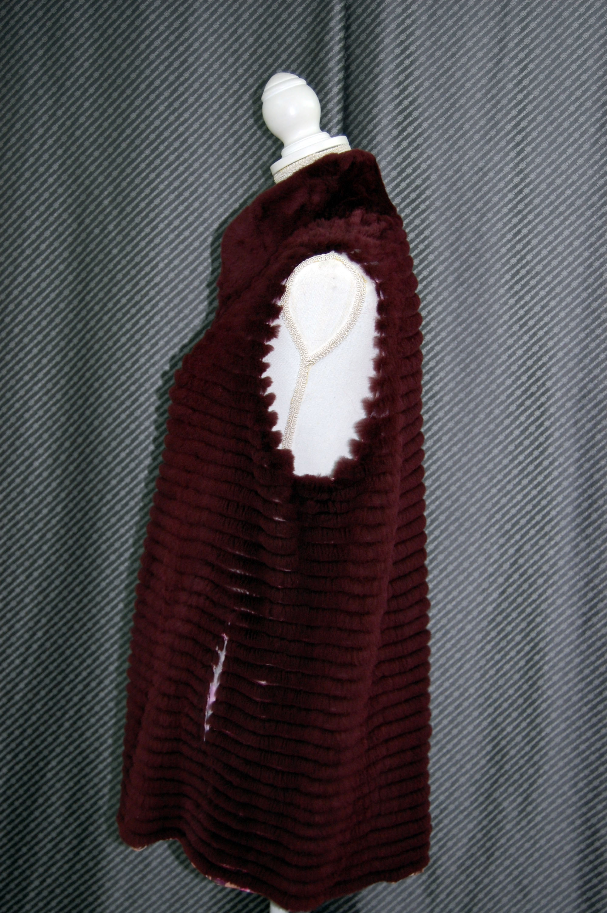 ヌートリアレイヤー　リバーシブルベストの画像