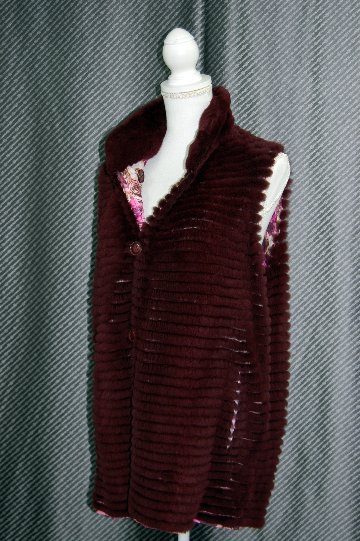 ヌートリアレイヤー　リバーシブルベストの画像