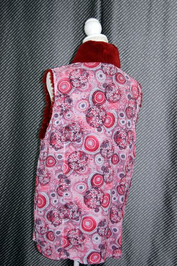 ヌートリアレイヤー　リバーシブルベストの画像