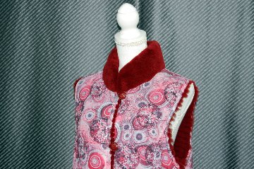 ヌートリアレイヤー　リバーシブルベストの画像