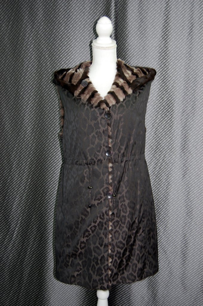 リスレイヤー＆ポリ　リバーシブルフーディーロングベストの画像