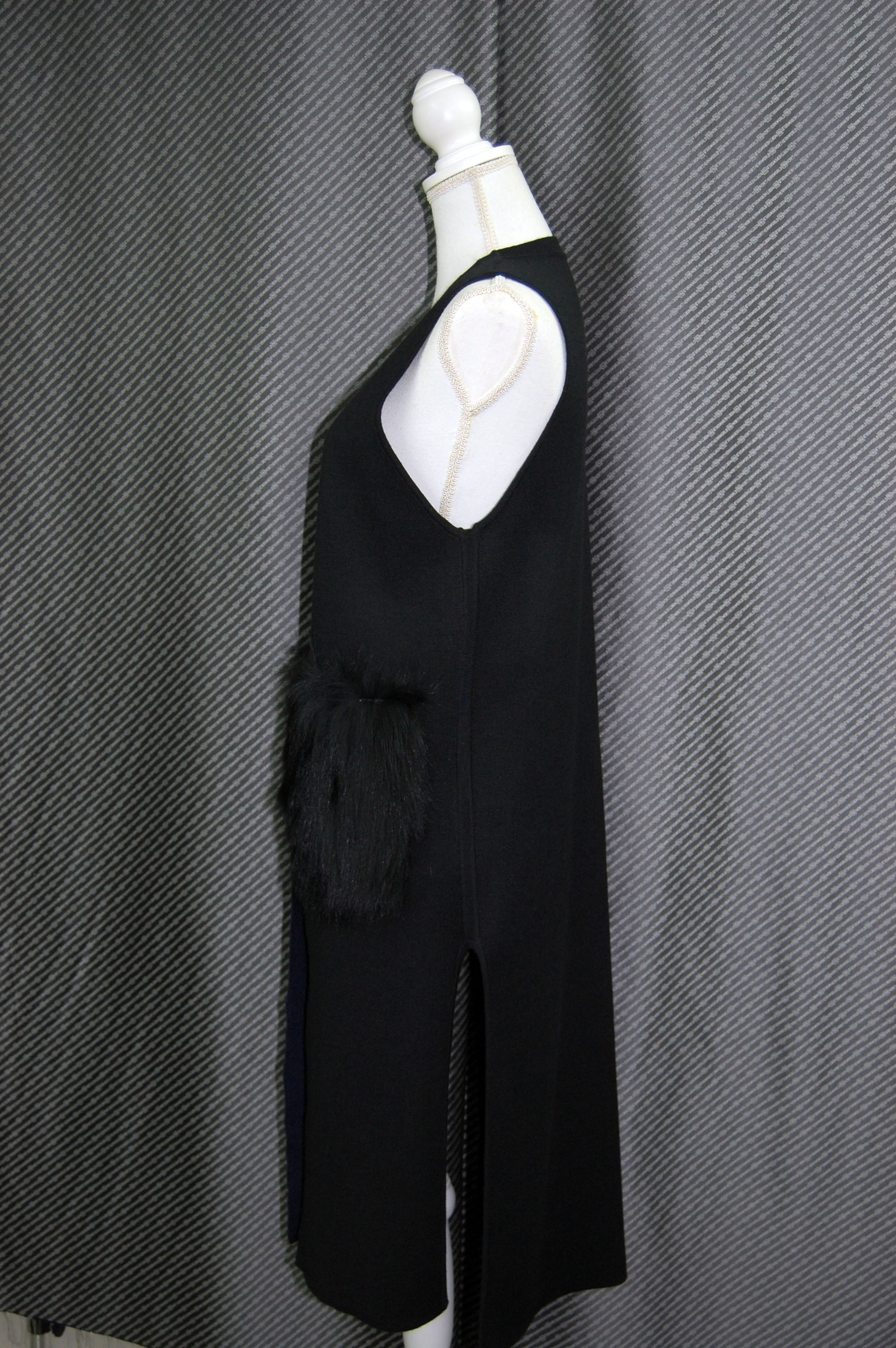 ウール混ニット　Vネックロングジレ　Foxポケット付の画像