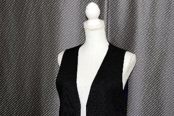 ウール混ニット　Vネックロングジレ　Foxポケット付の画像