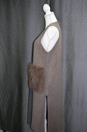 ウール混ニット　Vネックロングジレ　Foxポケット付の画像