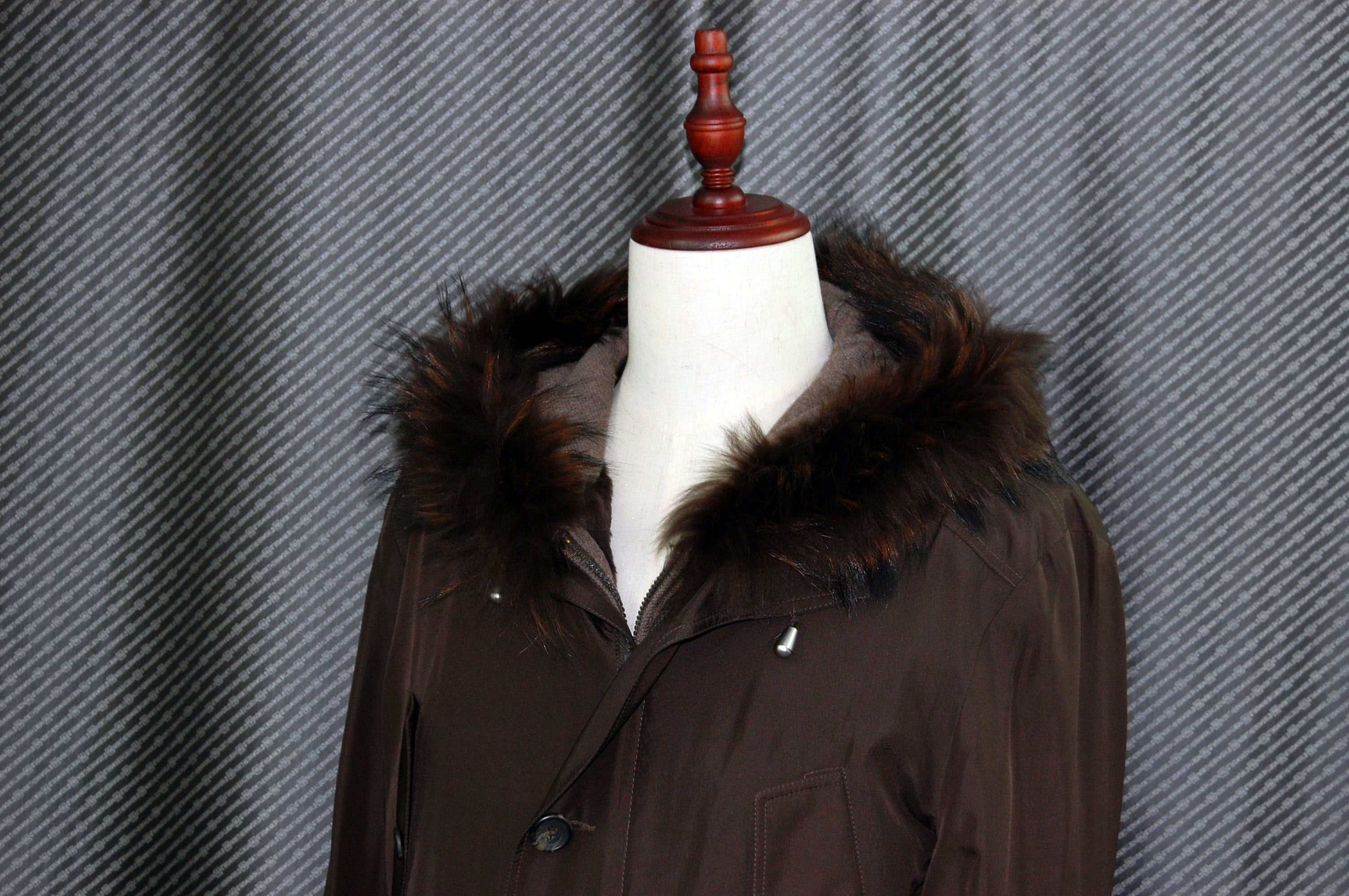 Men'sシェアードラビット＆カシミヤ混ウールニットライナー付　シルクコート　チャイナラクーントリムの画像