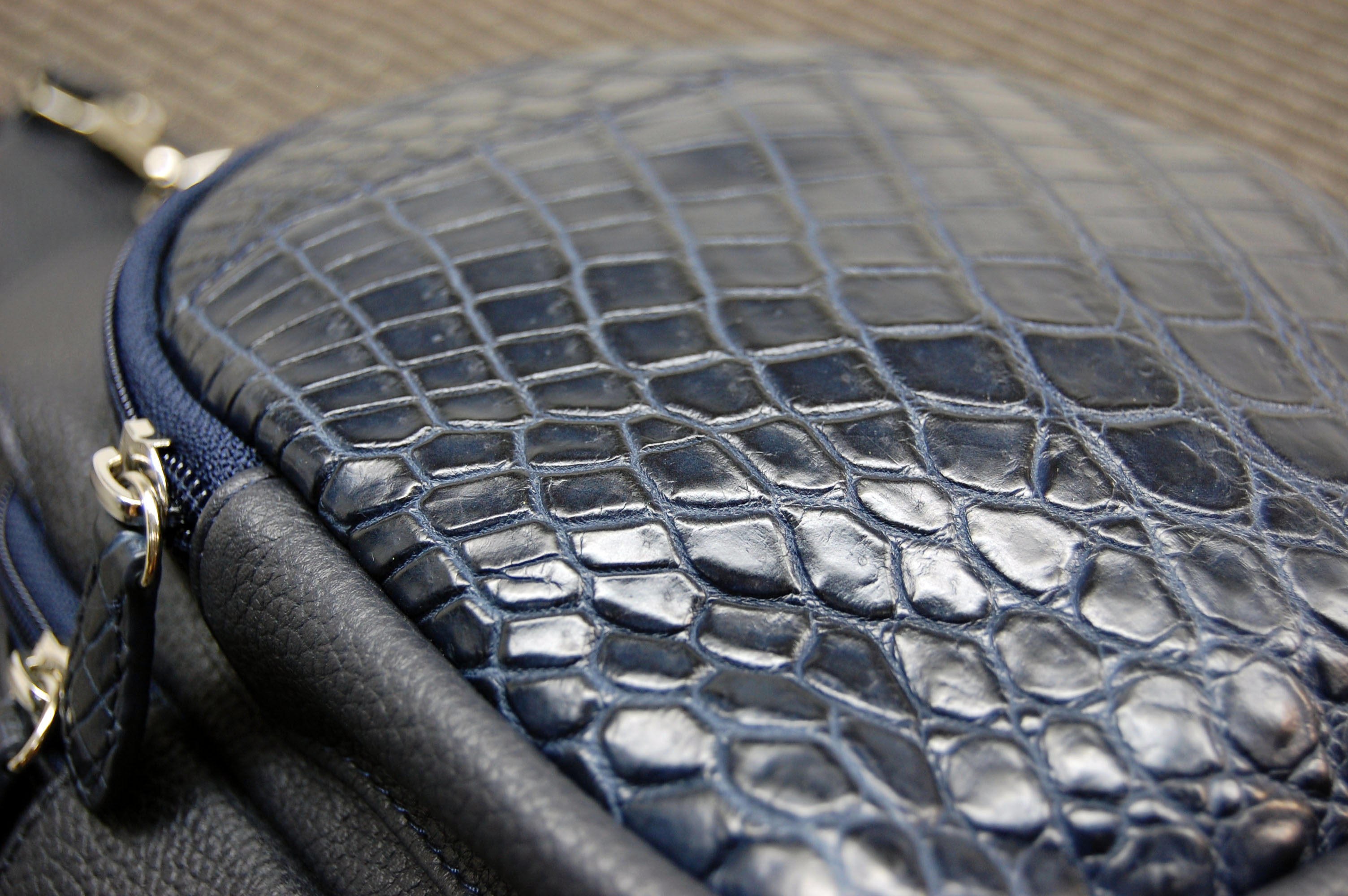 クロコ＆カーフレザー　ボディーバッグの画像