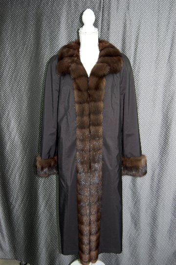 シルク＆プラックトウィーゼル　リバーシブルロングコート　ロシアンセーブルトリムの画像