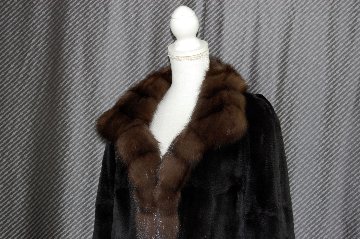 シルク＆プラックトウィーゼル　リバーシブルロングコート　ロシアンセーブルトリムの画像