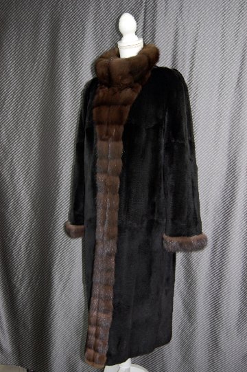シルク＆プラックトウィーゼル　リバーシブルロングコート　ロシアンセーブルトリムの画像