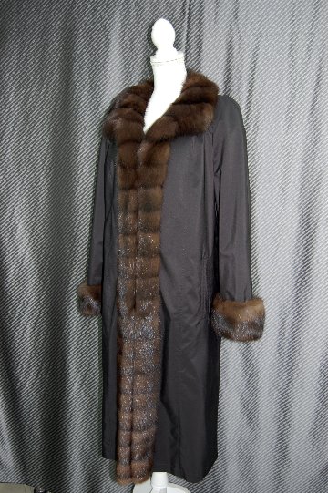 シルク＆プラックトウィーゼル　リバーシブルロングコート　ロシアンセーブルトリムの画像