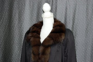 シルク＆プラックトウィーゼル　リバーシブルロングコート　ロシアンセーブルトリムの画像