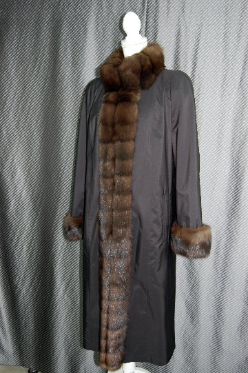 シルク＆プラックトウィーゼル　リバーシブルロングコート　ロシアンセーブルトリムの画像