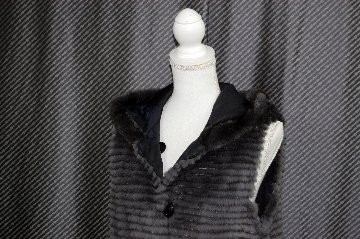 ミンクレイヤー　リバーシブルフーディーベストの画像