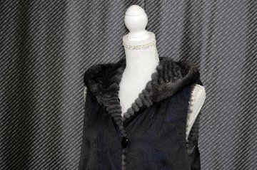 ミンクレイヤー　リバーシブルフーディーベストの画像