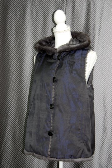 ミンクレイヤー　リバーシブルフーディーベストの画像