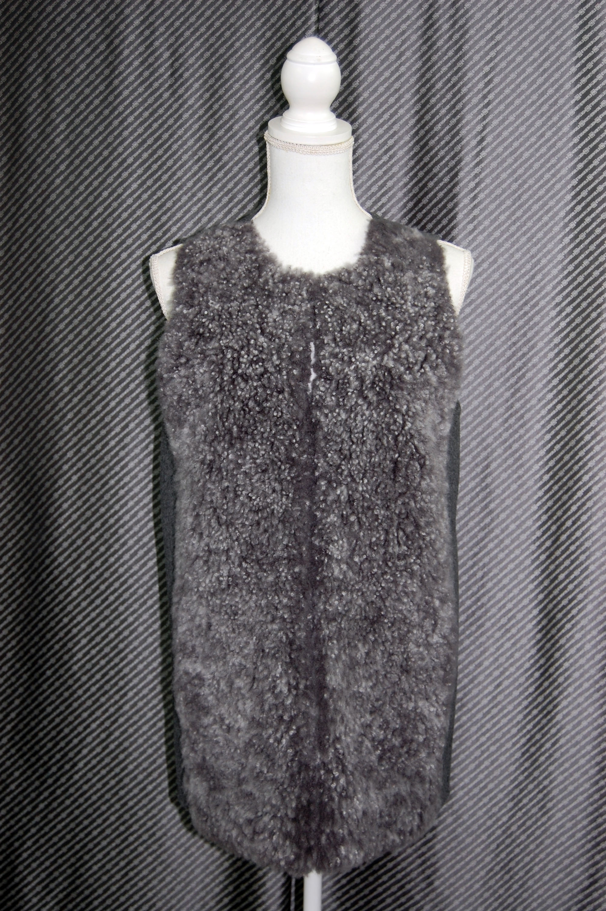 カシミヤゴート＆カシミヤ混ウール　切り替えベストの画像