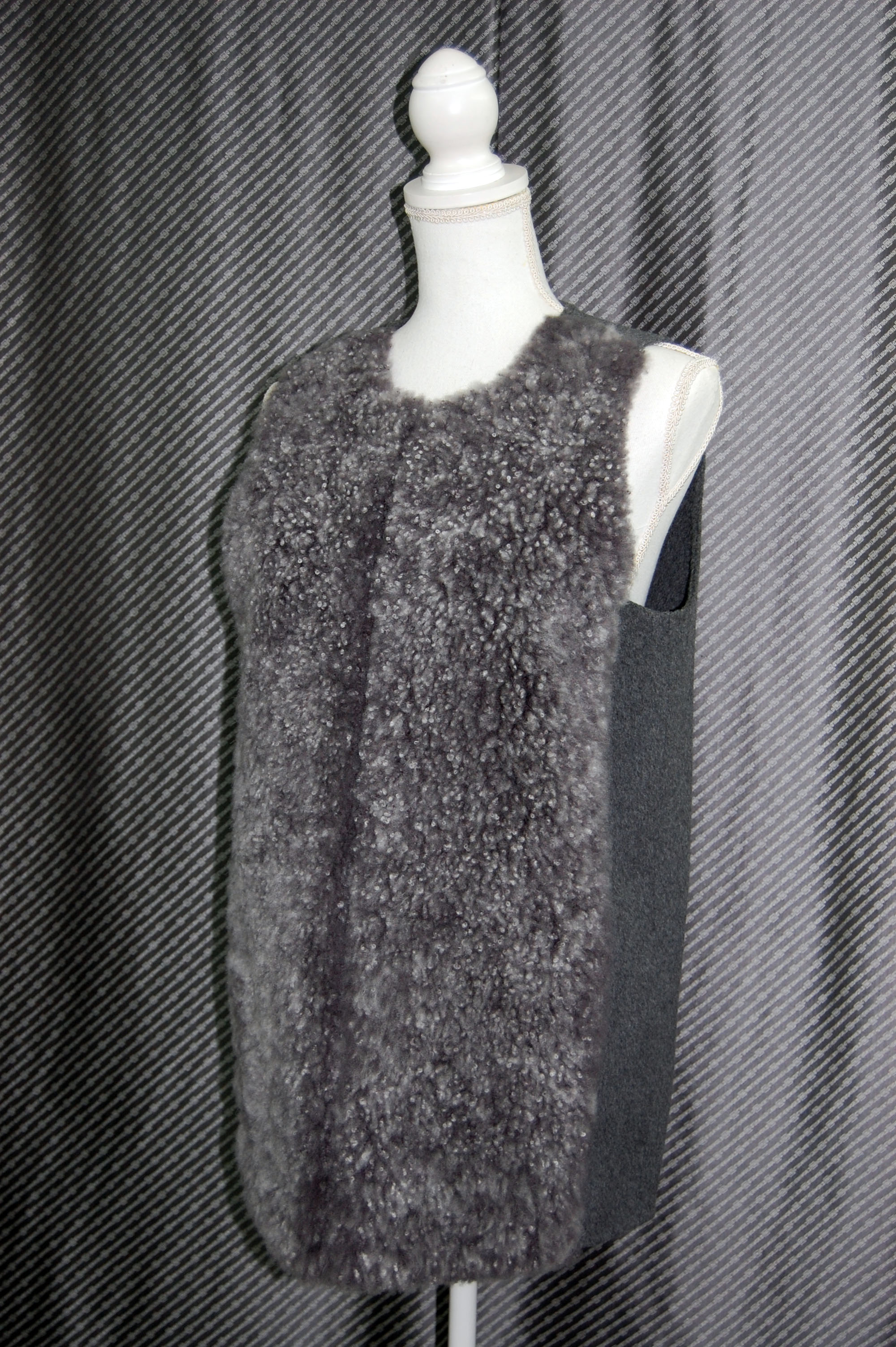 カシミヤゴート＆カシミヤ混ウール　切り替えベストの画像