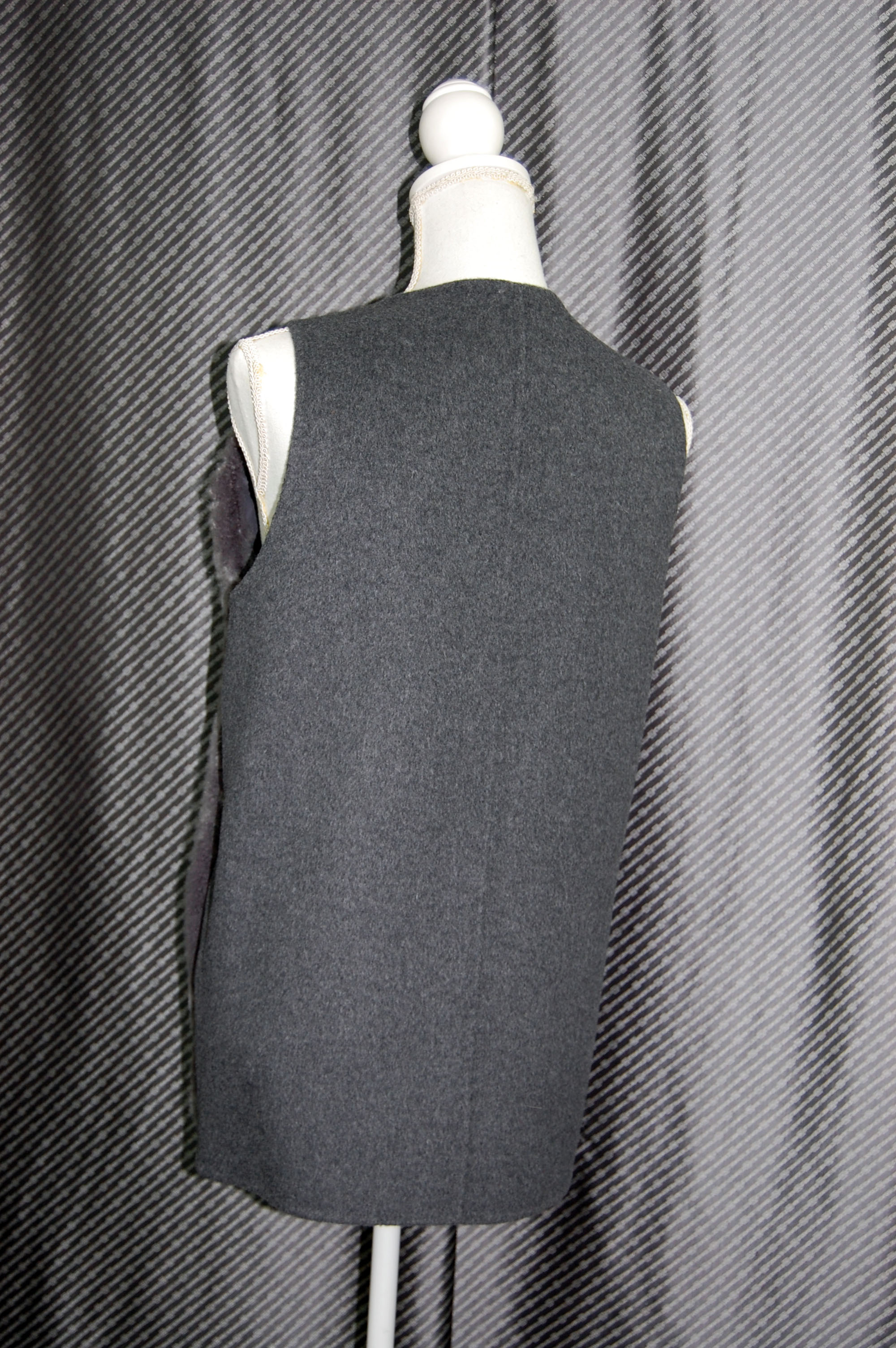 カシミヤゴート＆カシミヤ混ウール　切り替えベストの画像