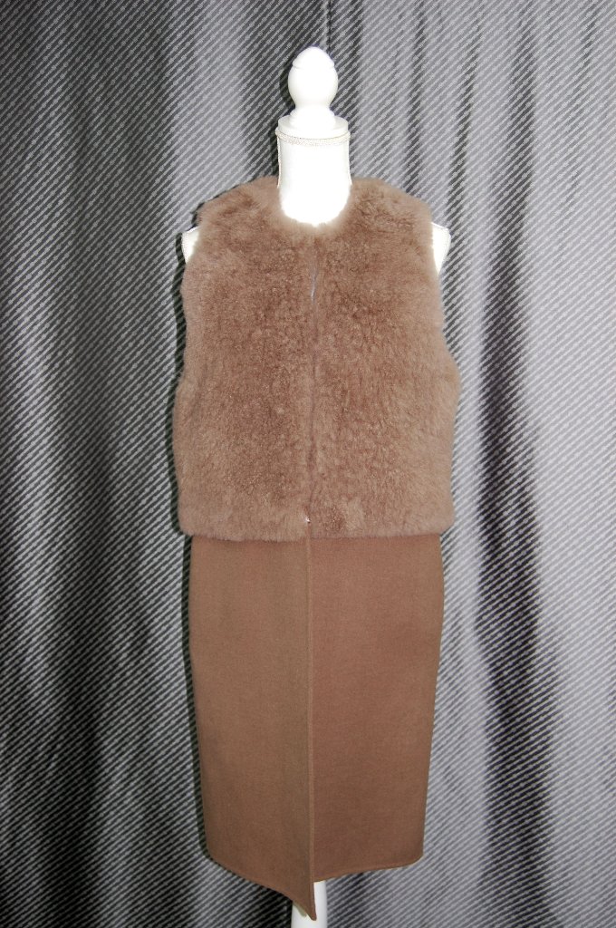 カシミヤゴート＆ウール　切り替えロングベストの画像