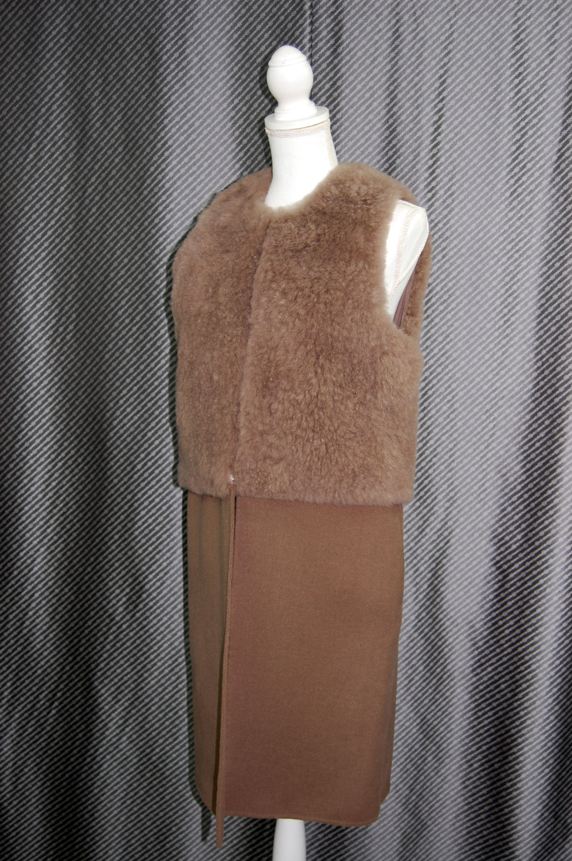 カシミヤゴート＆ウール　切り替えロングベストの画像