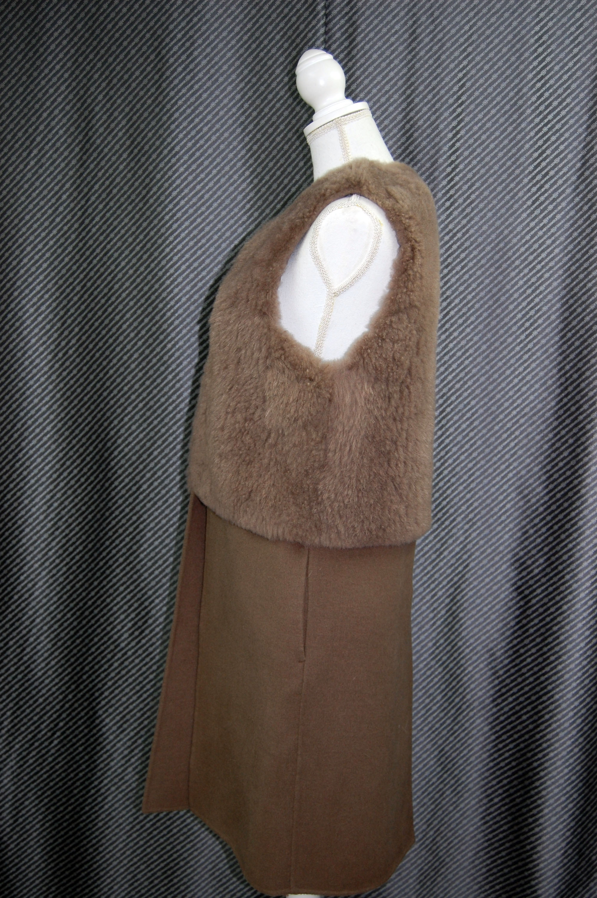 カシミヤゴート＆ウール　切り替えロングベストの画像