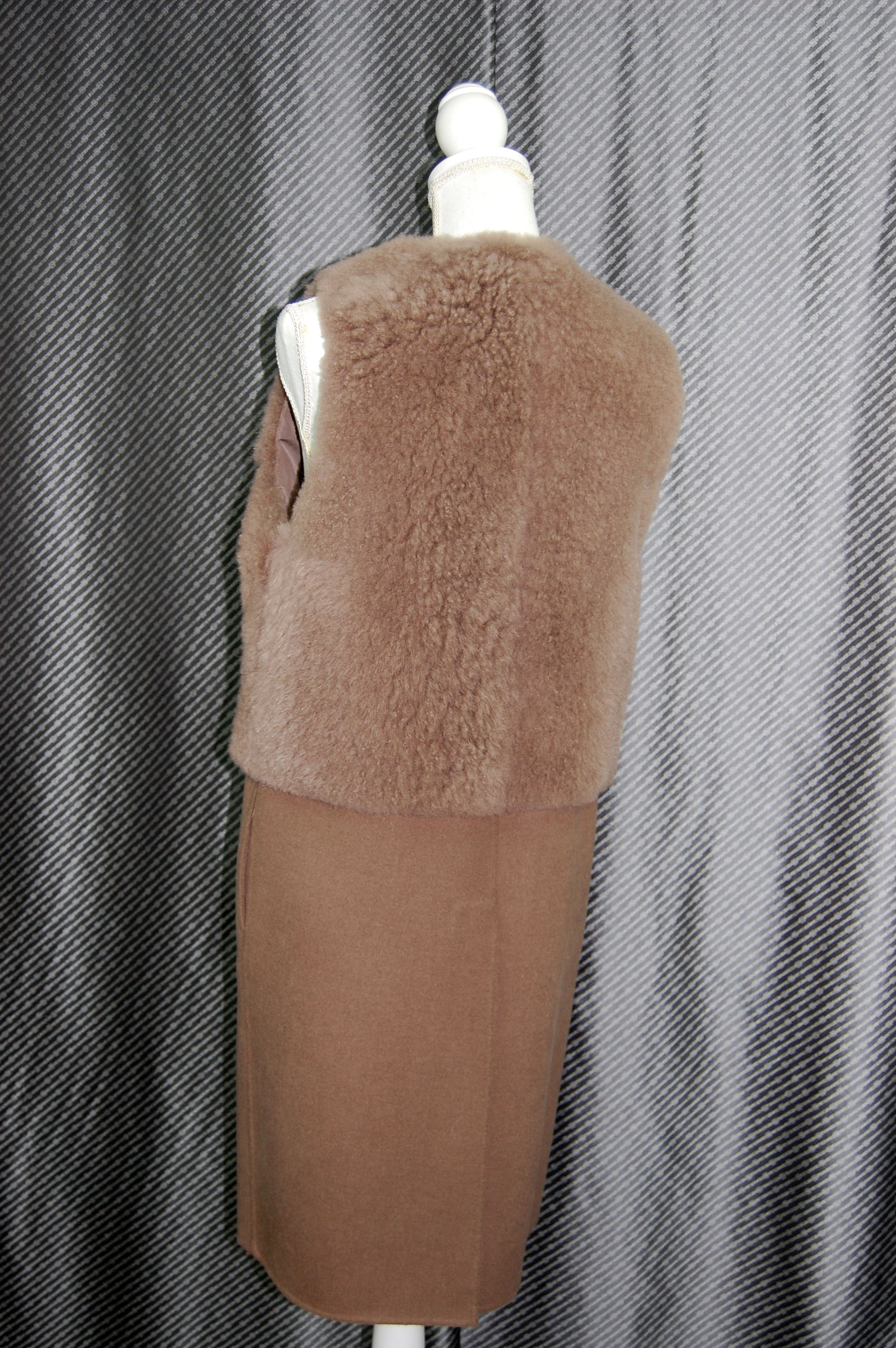 カシミヤゴート＆ウール　切り替えロングベストの画像