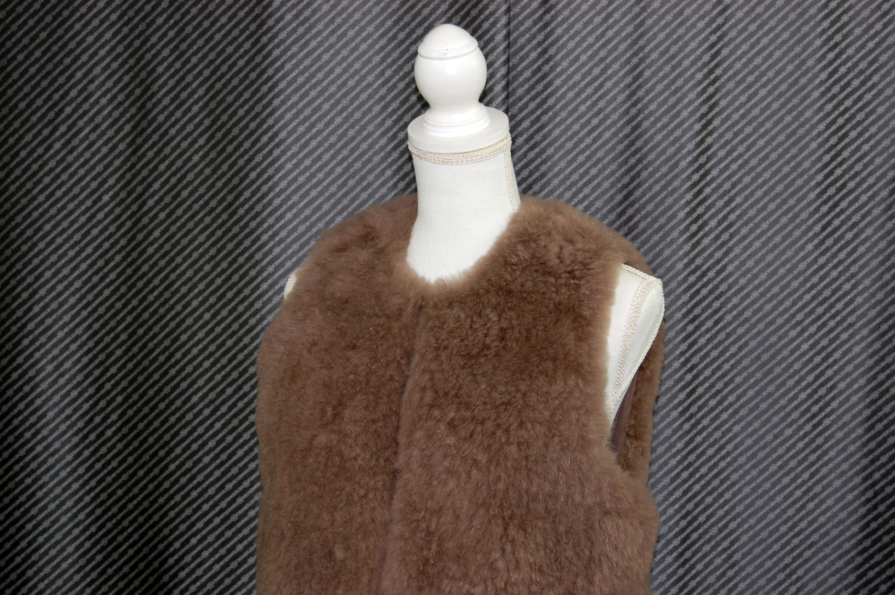 カシミヤゴート＆ウール　切り替えロングベストの画像