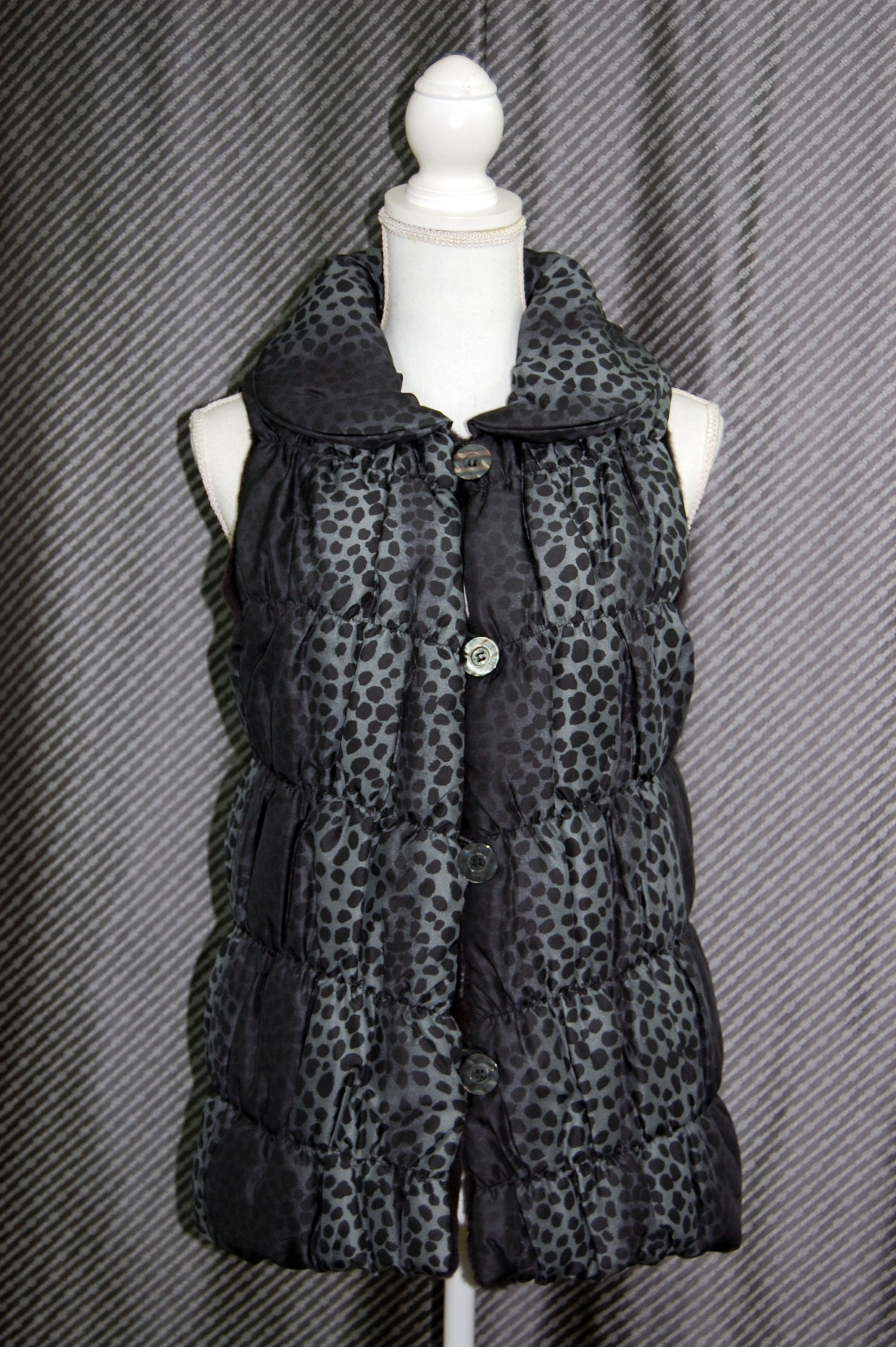 シェアードウィーゼル　リバーシブルシャーリングベストの画像