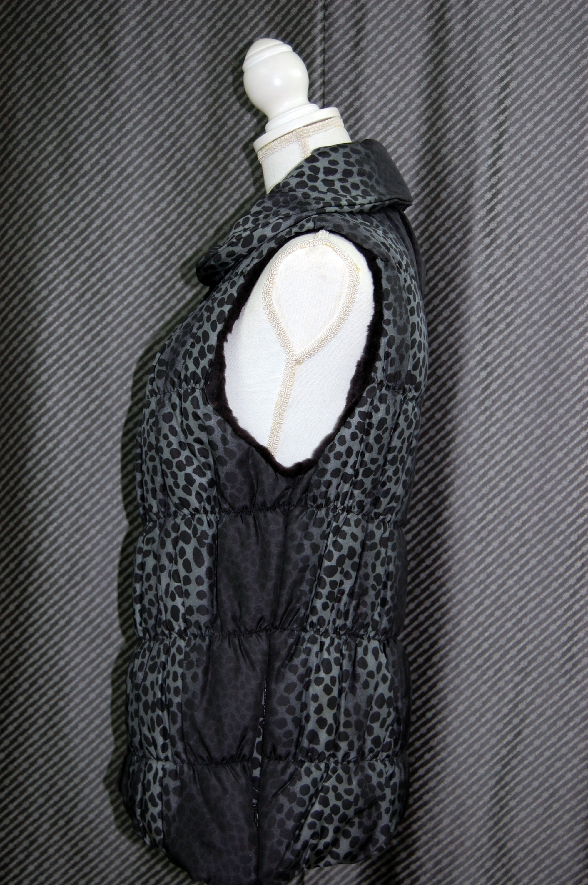 シェアードウィーゼル　リバーシブルシャーリングベストの画像