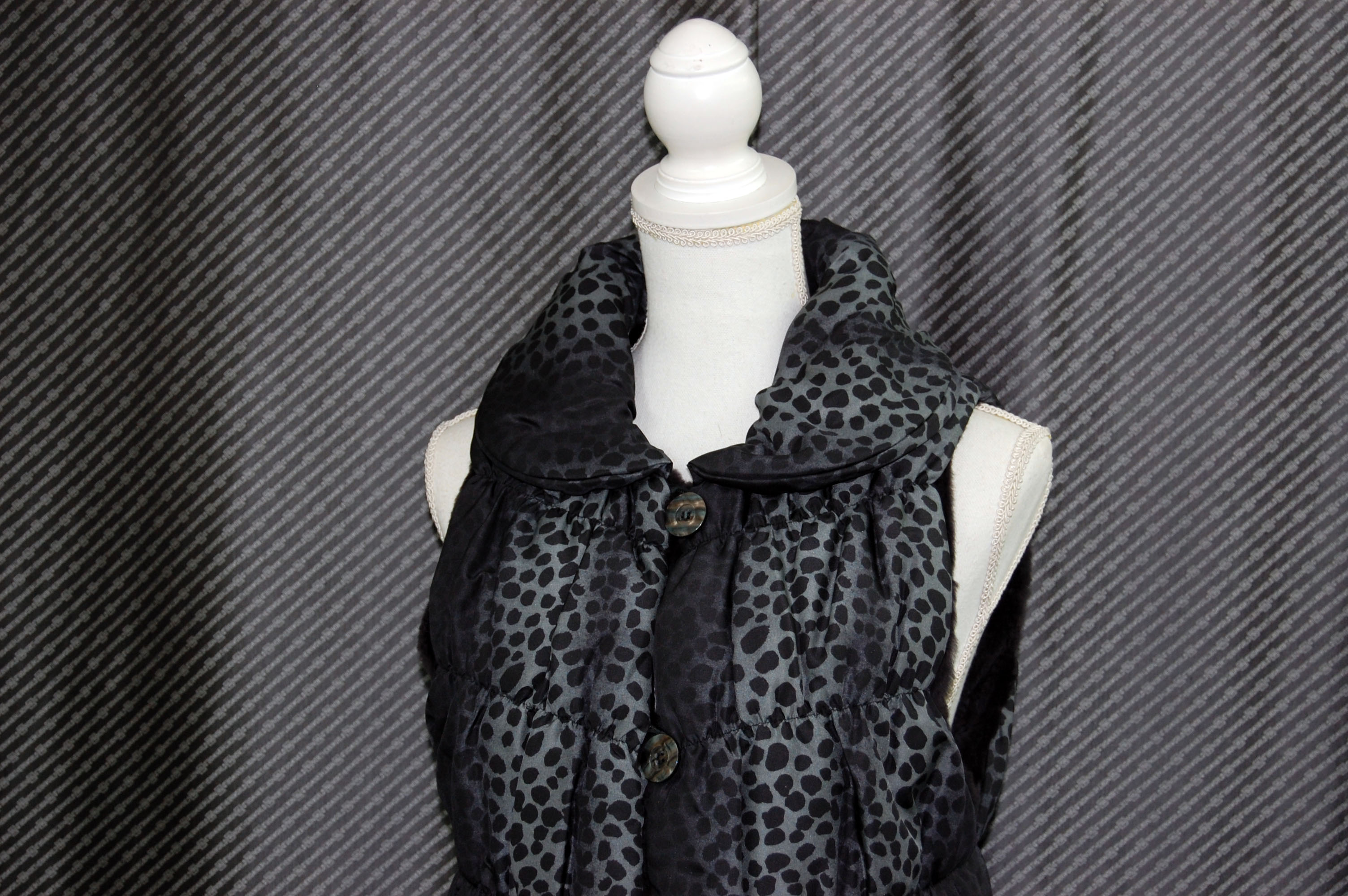 シェアードウィーゼル　リバーシブルシャーリングベストの画像