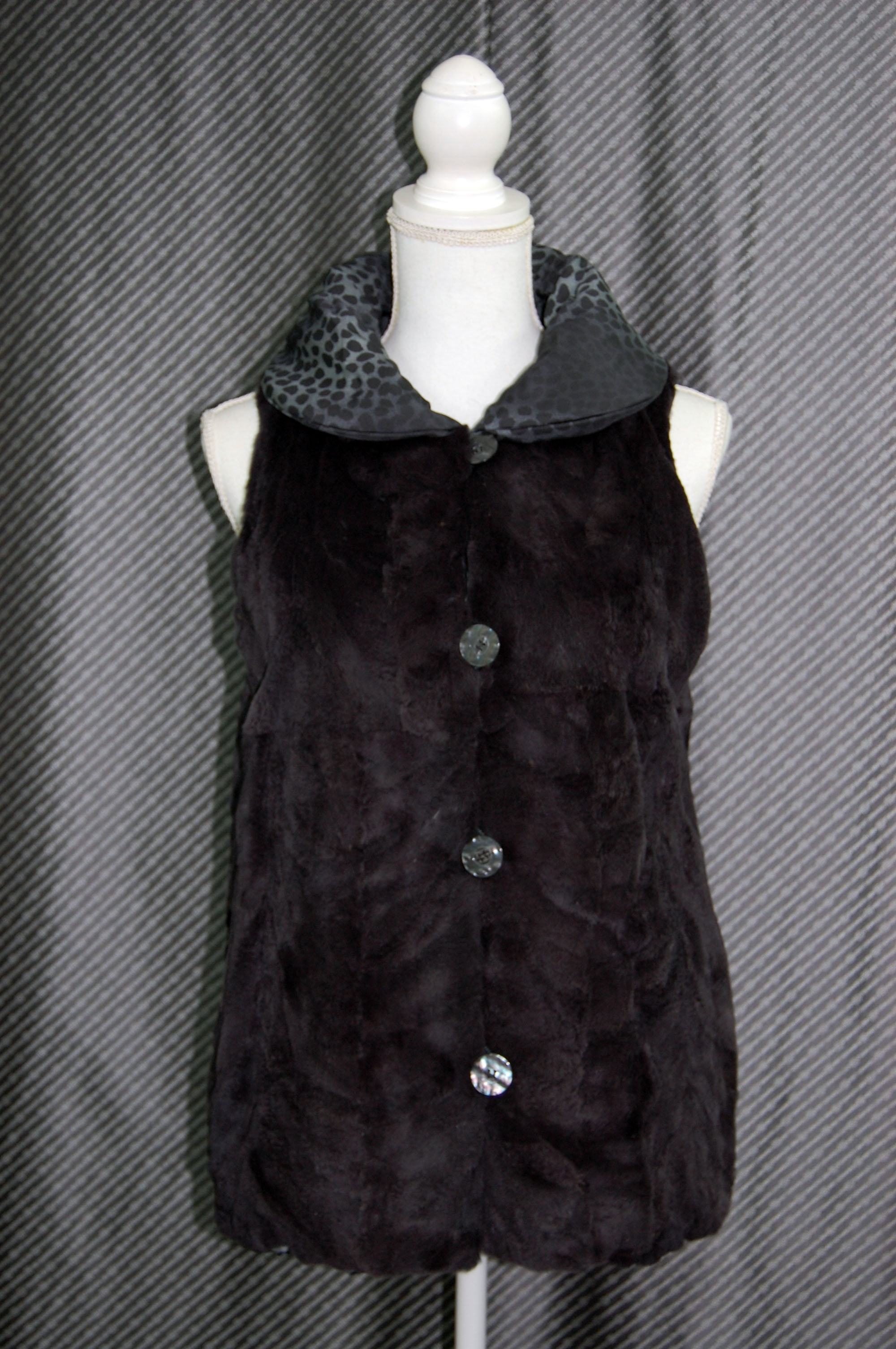 シェアードウィーゼル　リバーシブルシャーリングベストの画像