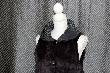 シェアードウィーゼル　リバーシブルシャーリングベストの画像