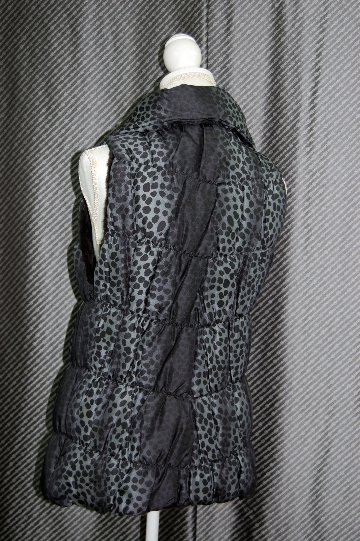 シェアードウィーゼル　リバーシブルシャーリングベストの画像