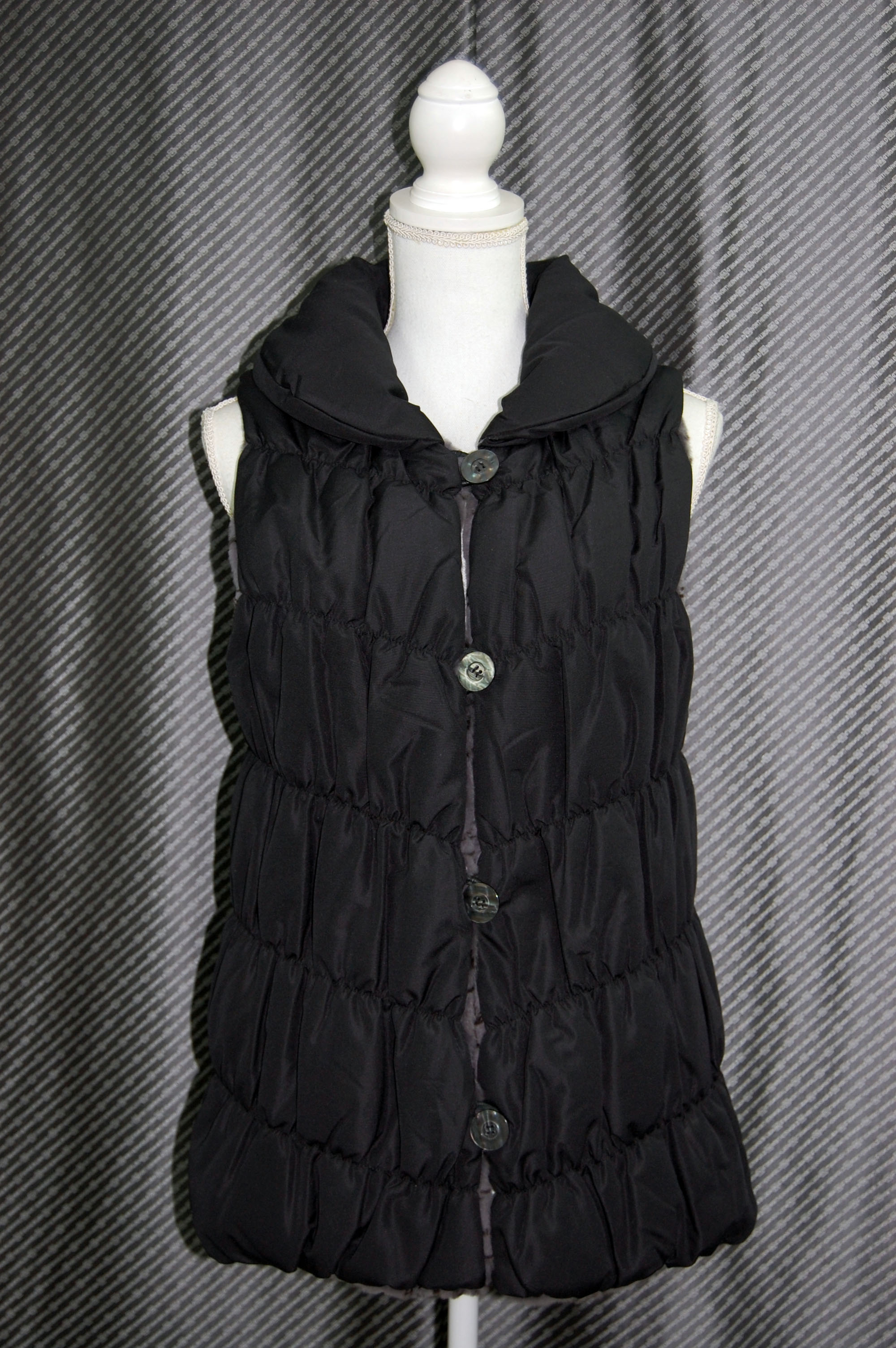 シェアードウィーゼル　リバーシブルシャーリングベストの画像