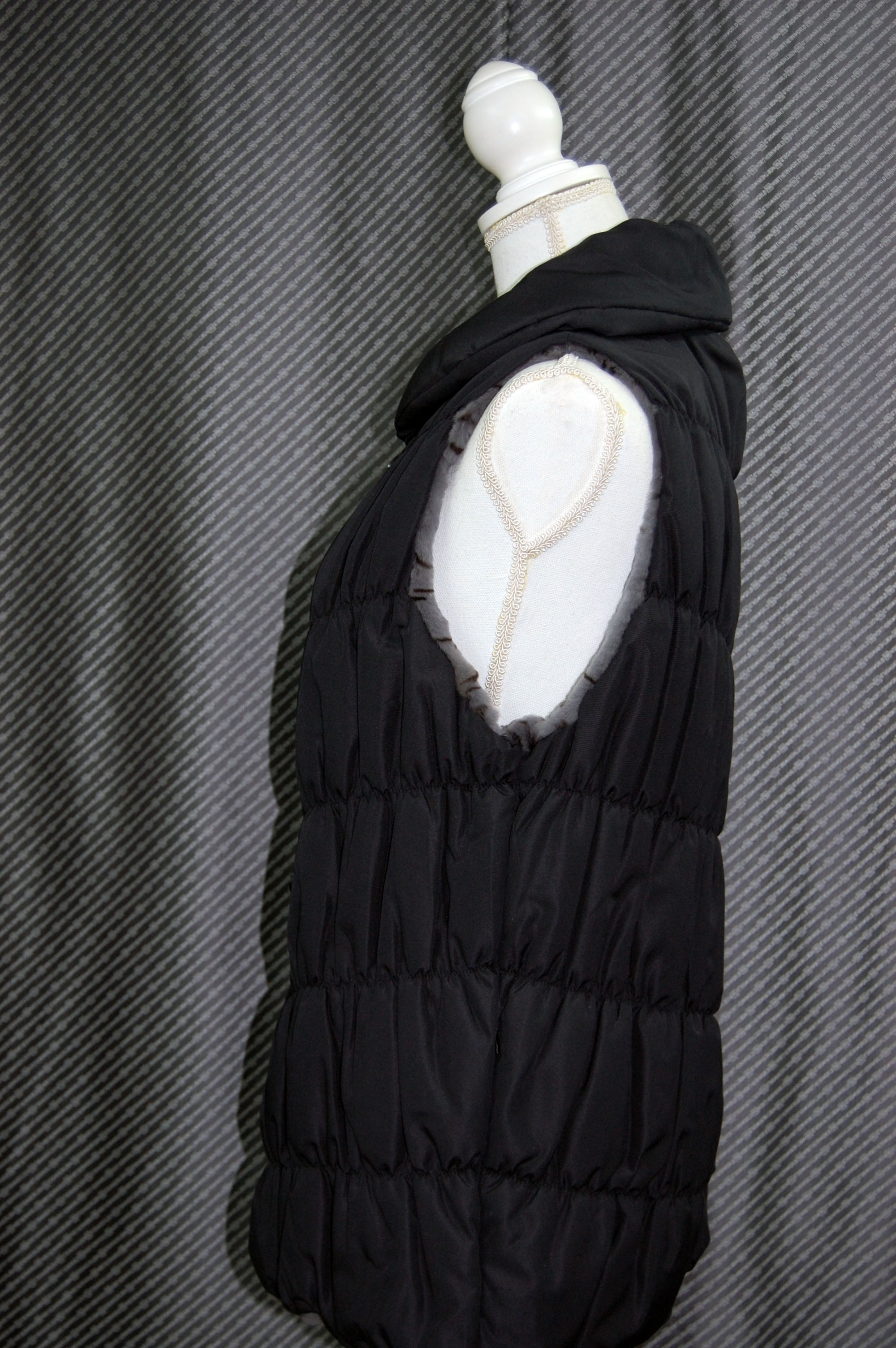 シェアードウィーゼル　リバーシブルシャーリングベストの画像