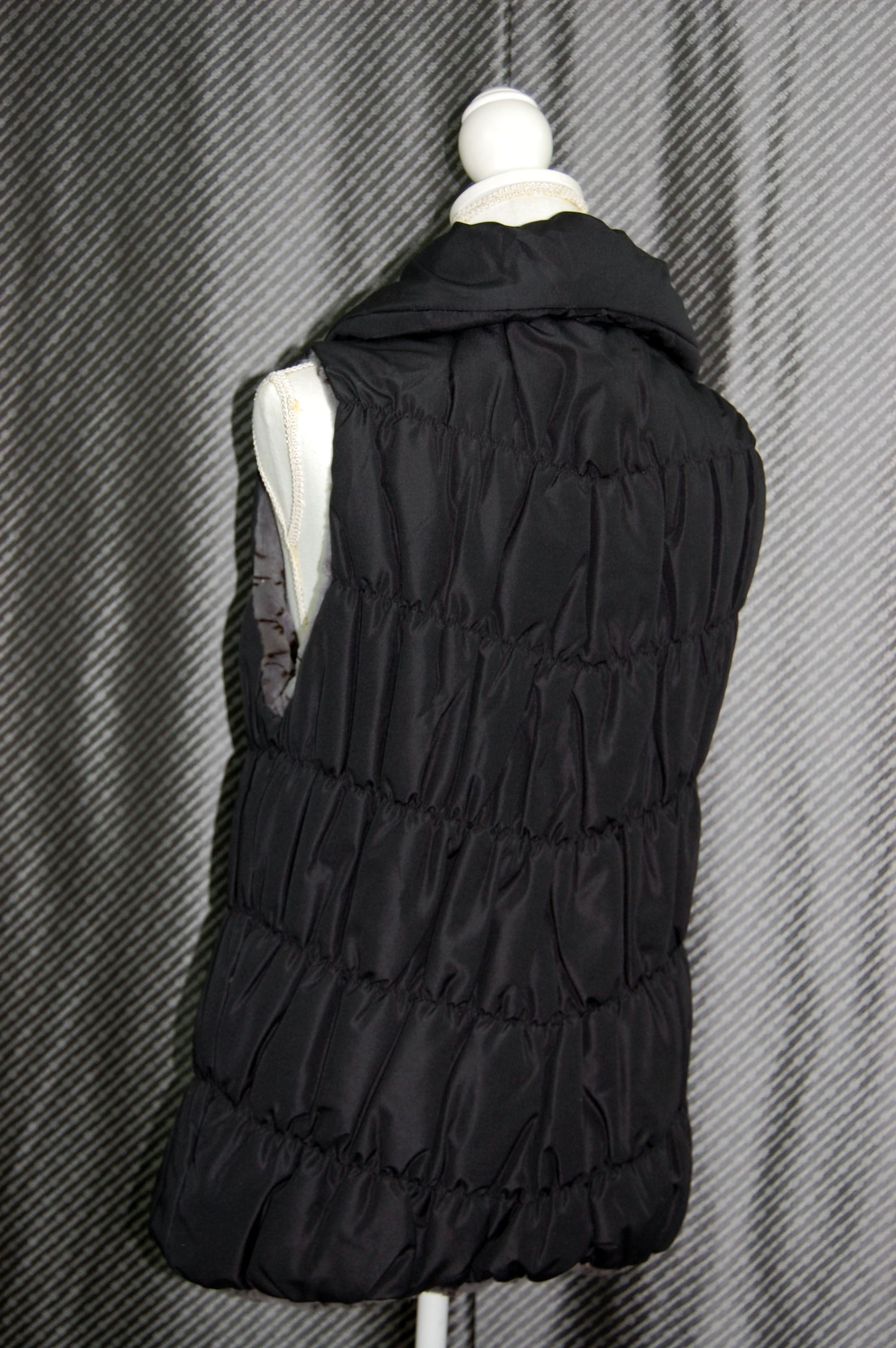 シェアードウィーゼル　リバーシブルシャーリングベストの画像