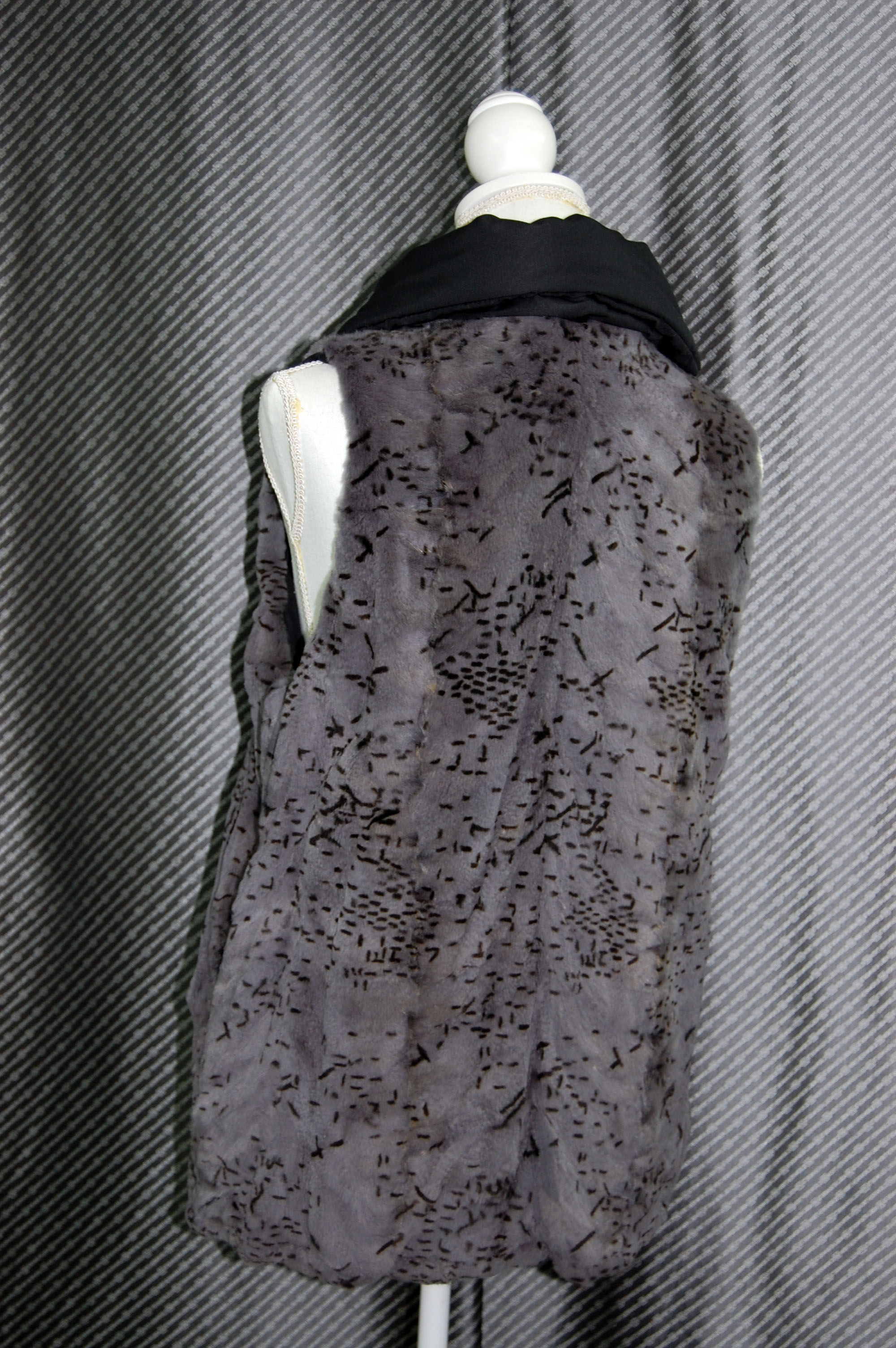 シェアードウィーゼル　リバーシブルシャーリングベストの画像