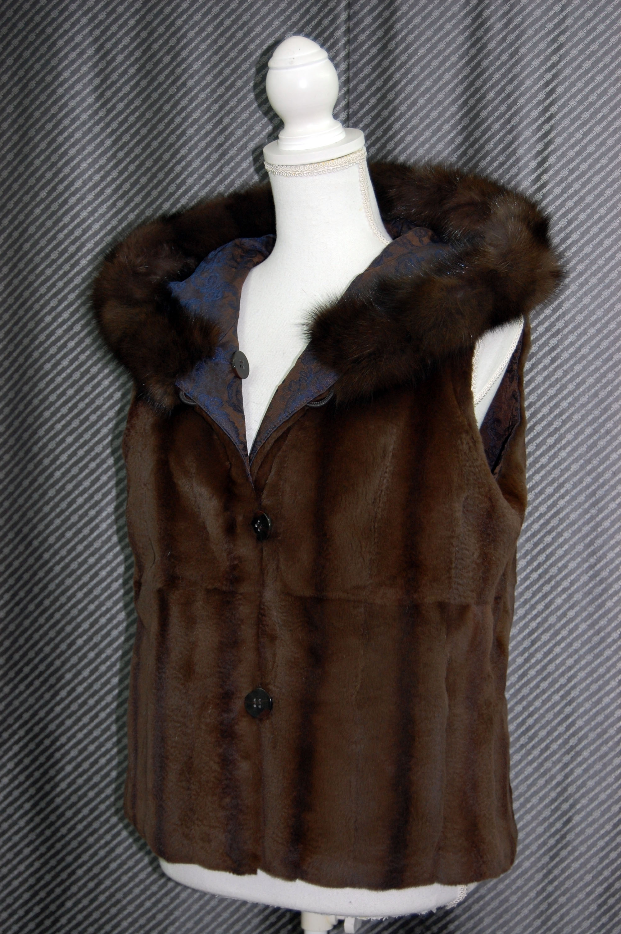 プラックトウィーゼル＆シルク刺しゅう リバーシブルベスト