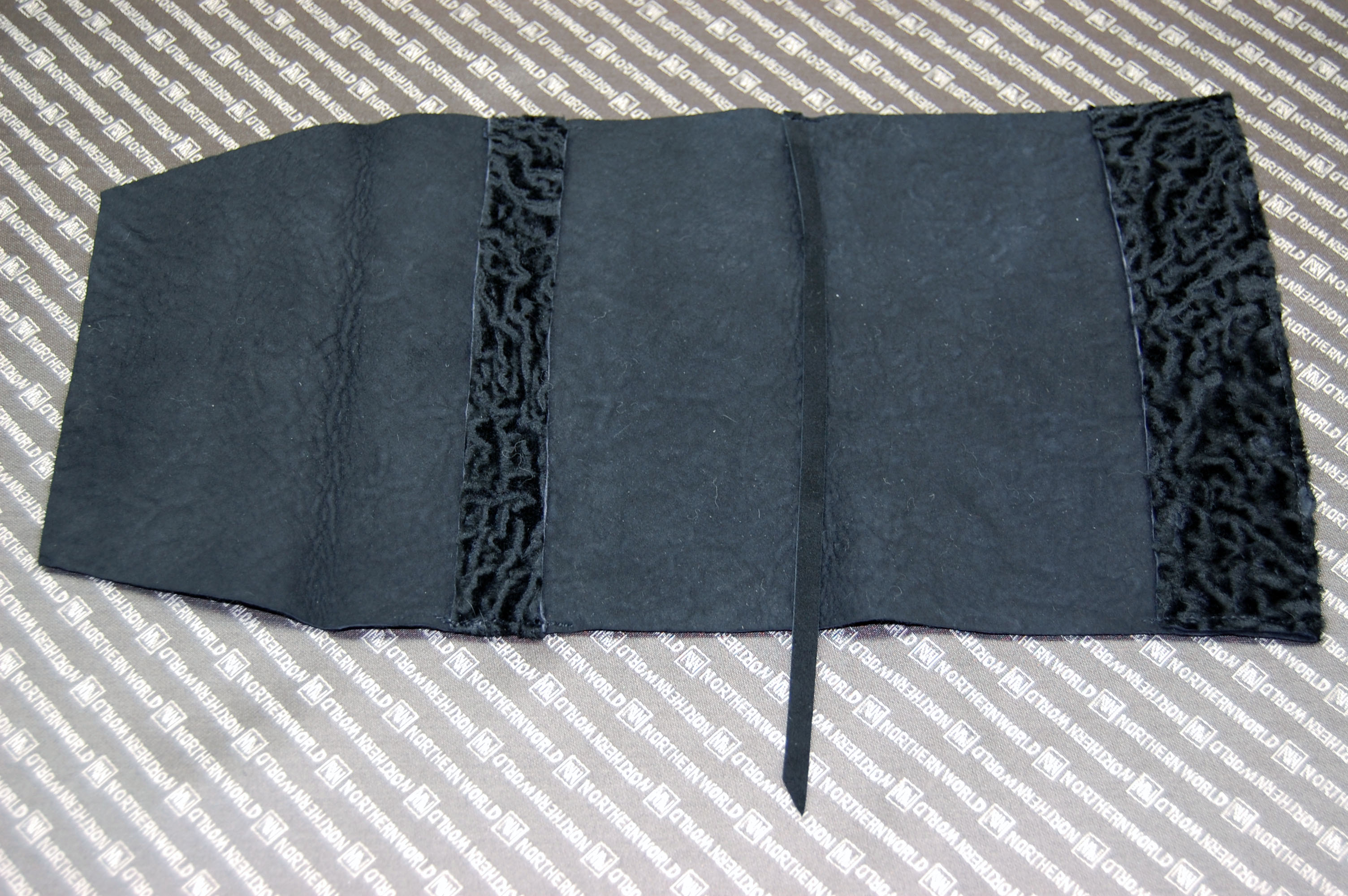 シェアードラム　ブックカバー（文庫本サイズ）の画像