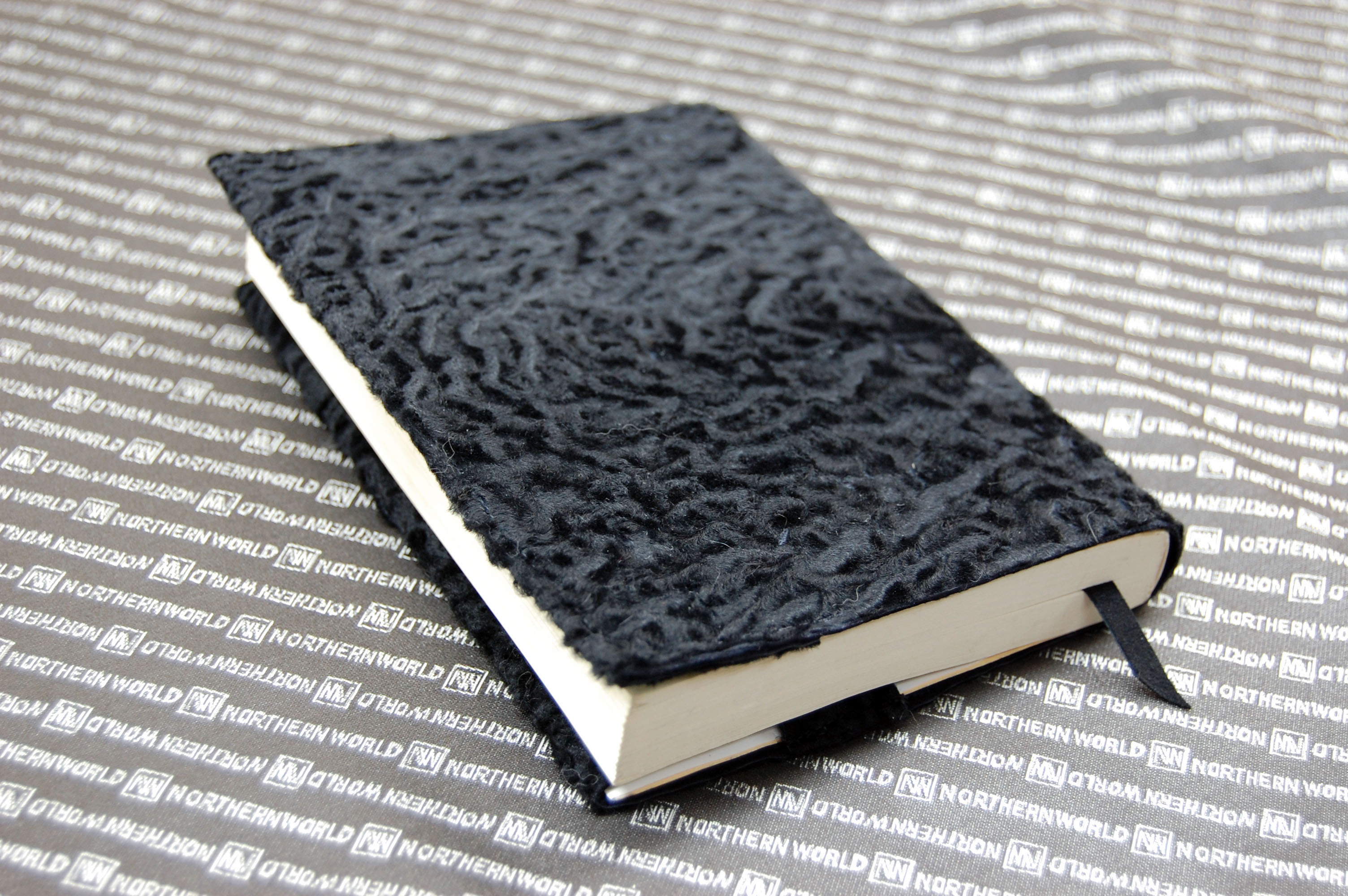 シェアードラム　ブックカバー（文庫本サイズ）の画像