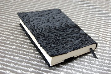 シェアードラム　ブックカバー（文庫本サイズ）の画像