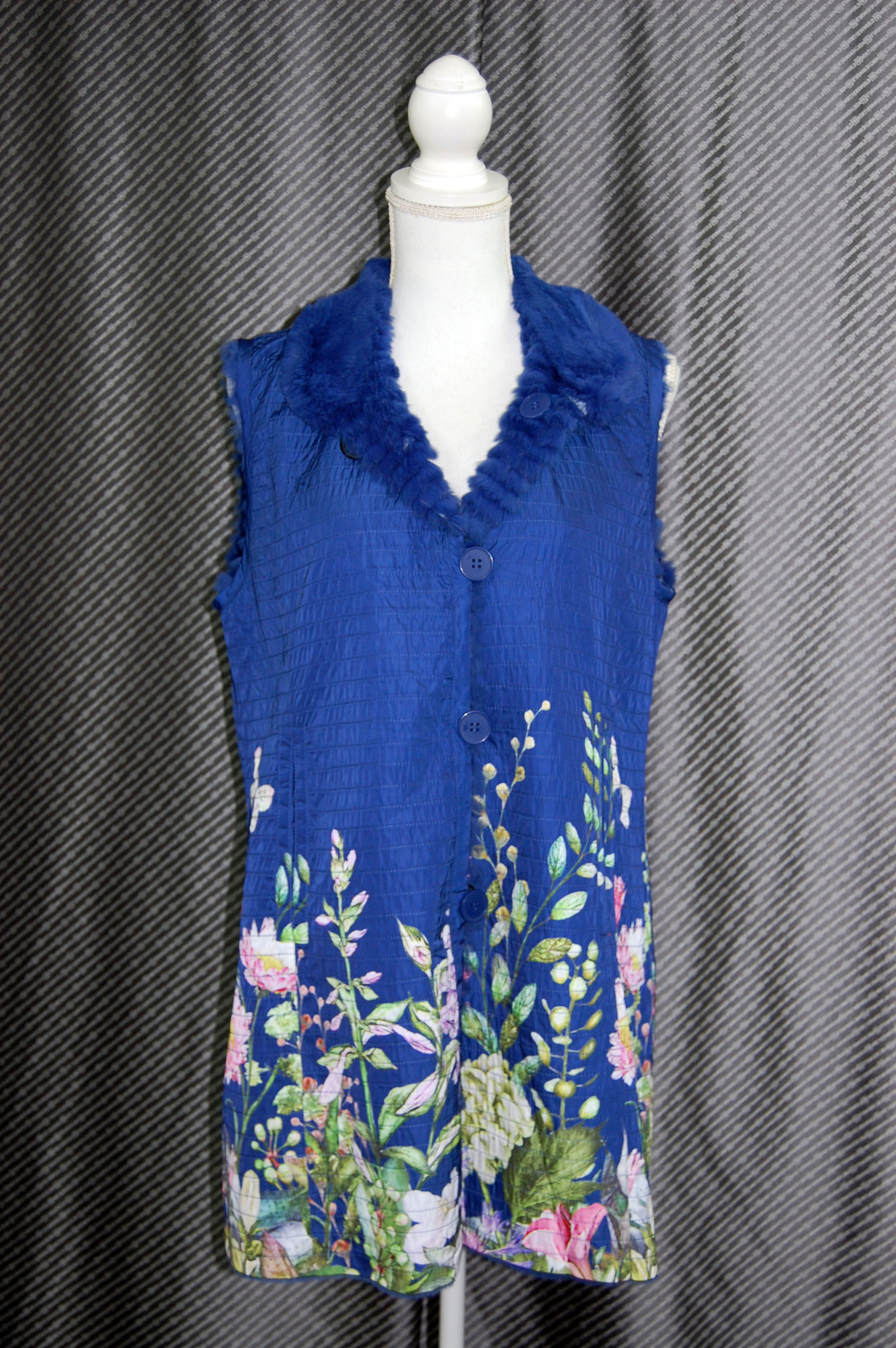 花柄プリント＆ラビットレイヤー　リバーシブルベストの画像