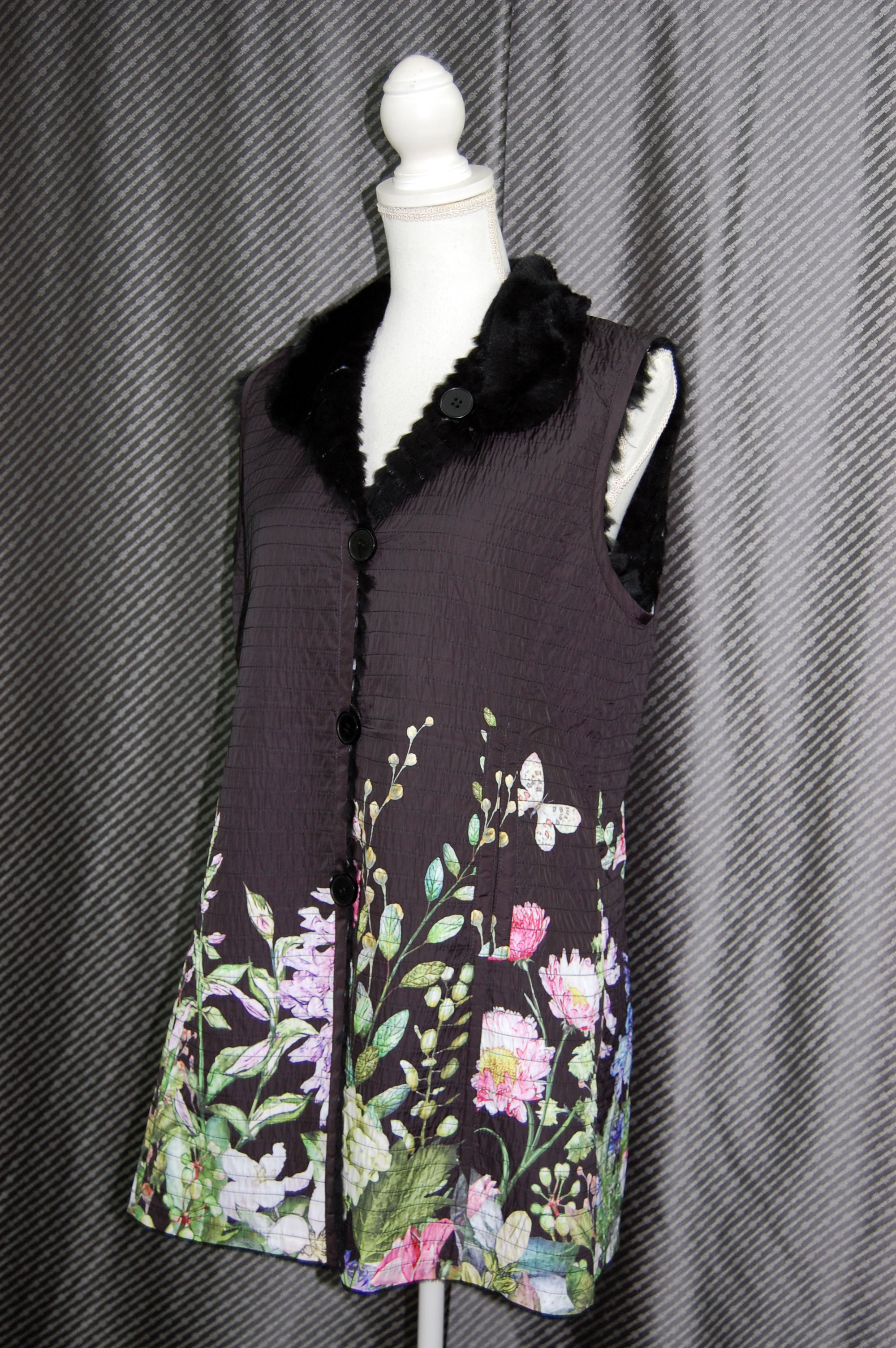 花柄プリント＆ラビットレイヤー　リバーシブルベストの画像