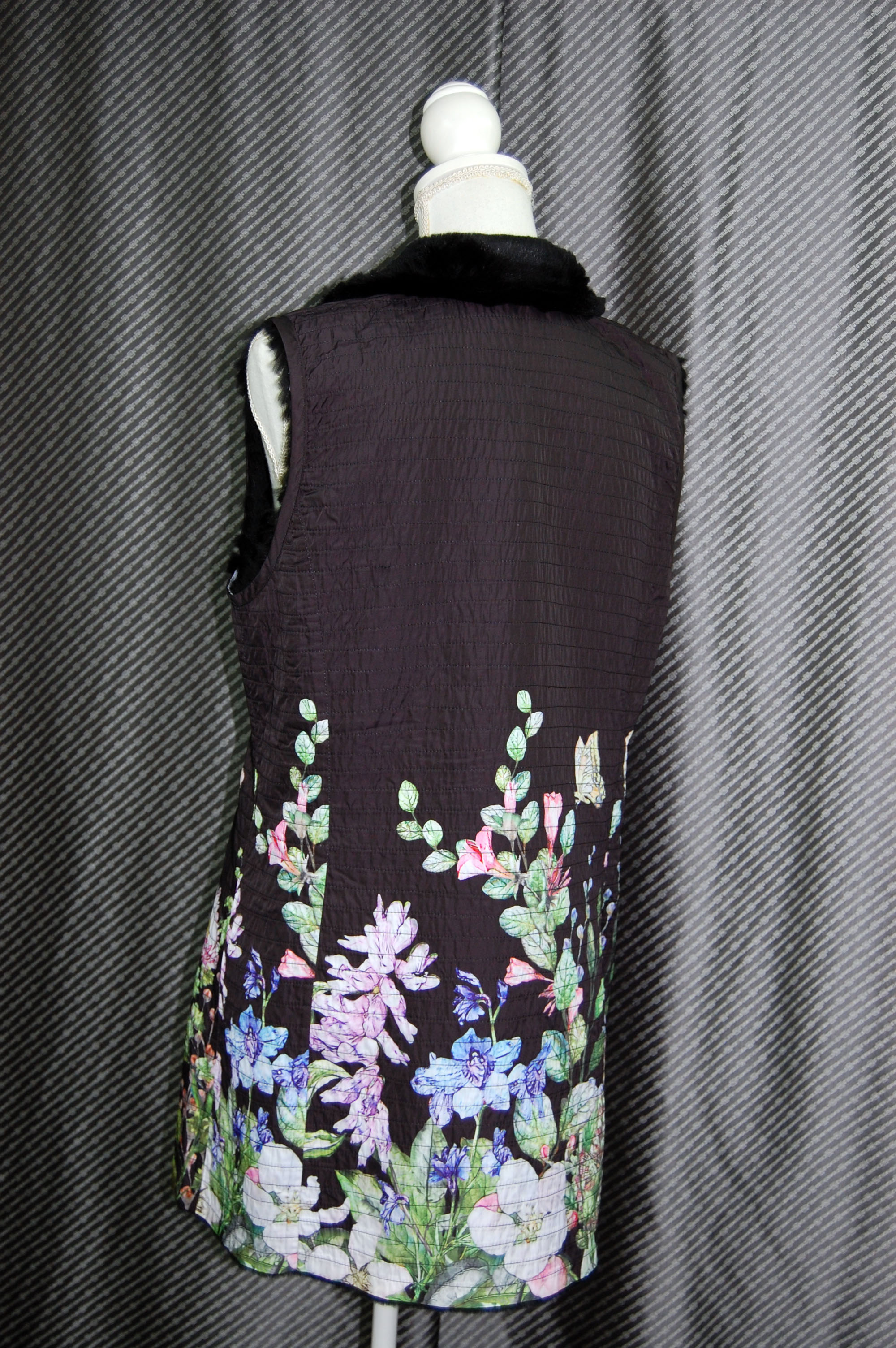 花柄プリント＆ラビットレイヤー　リバーシブルベストの画像