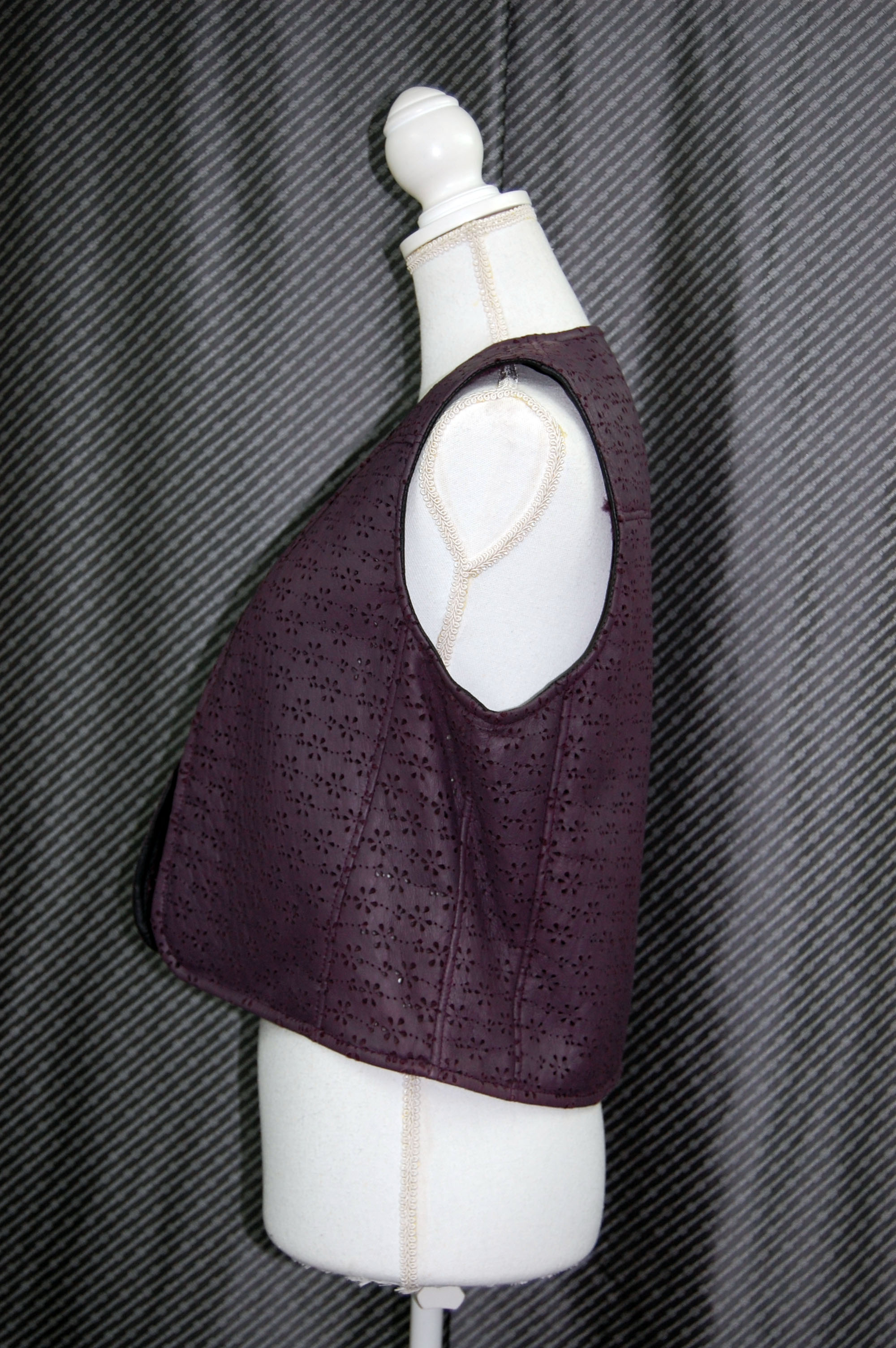 ムートンダブルフェイス　パンチングジレの画像